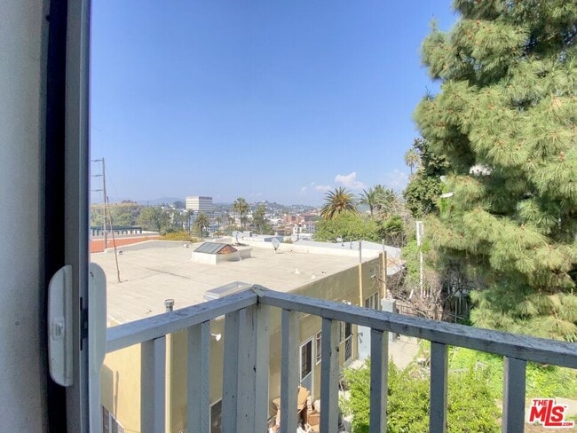 Building Photo - 834 Laguna Ave