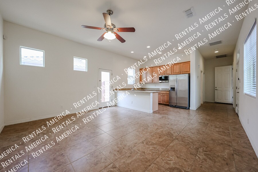 Building Photo - 1133 E Buckingham Ave