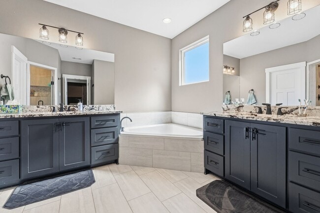 Building Photo - 3 Bedrooms Plus an Office & Sun room