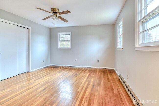 Building Photo - 347 Lincoln Blvd