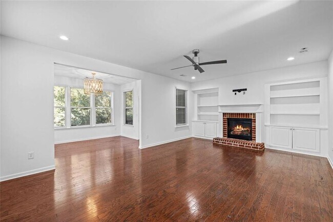 Building Photo - 4228 Laurel Creek Ct SE