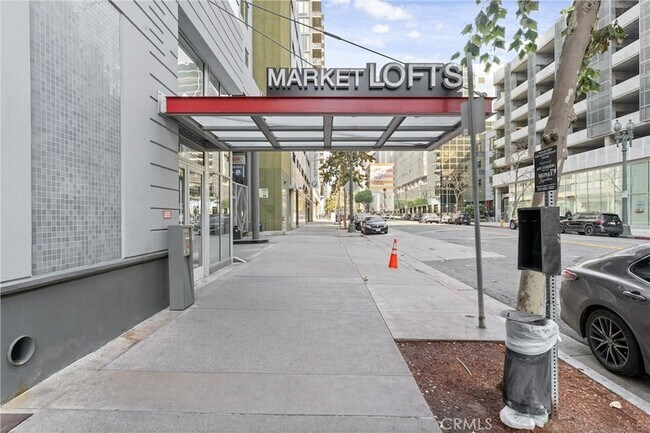 Building Photo - 645 W 9th St