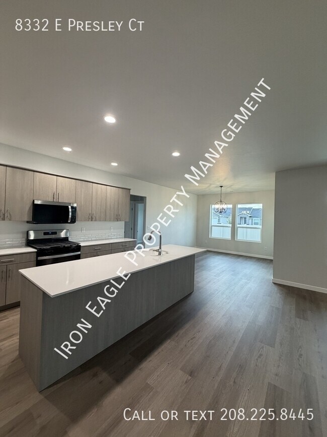 Building Photo - 8332 E Presley Ct