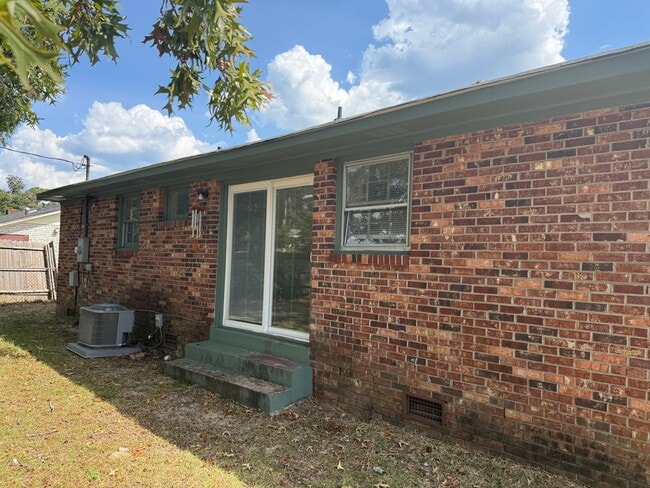 Building Photo - Southeast Columbia/Garners Ferry
