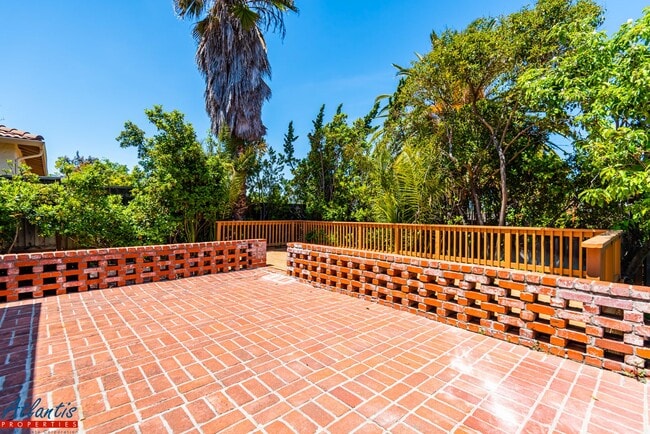Building Photo - Beautiful Home | Remodeled Bathrooms | Cup...