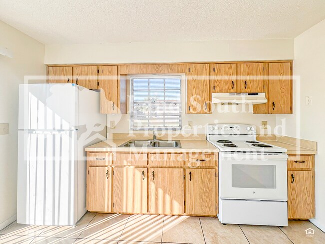 Building Photo - 5824 Charlton Dr