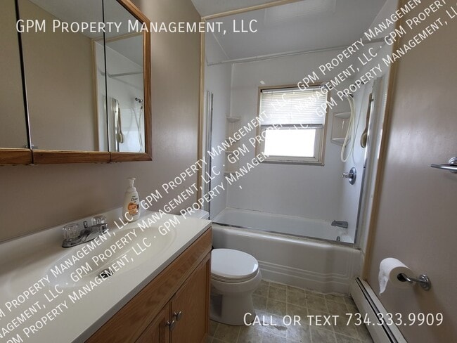 Building Photo - 832 Hudson St