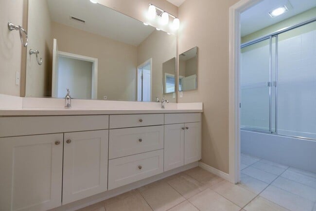 Building Photo - 3b/2.5b Cypress Village Irvine House for rent