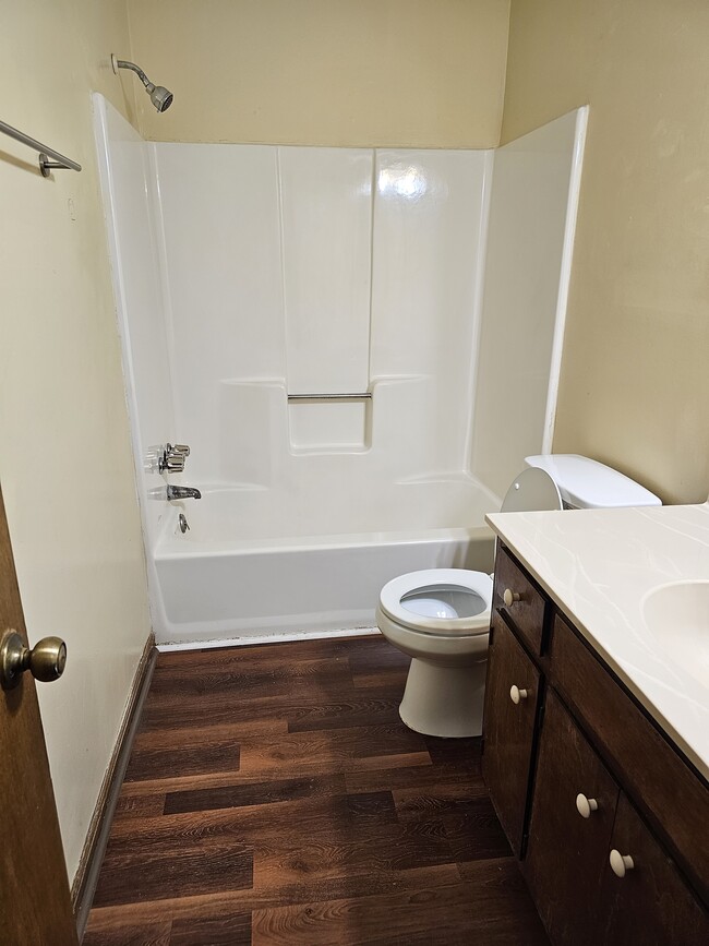 Hallway bathroom - 5682 Pennybrook Ct
