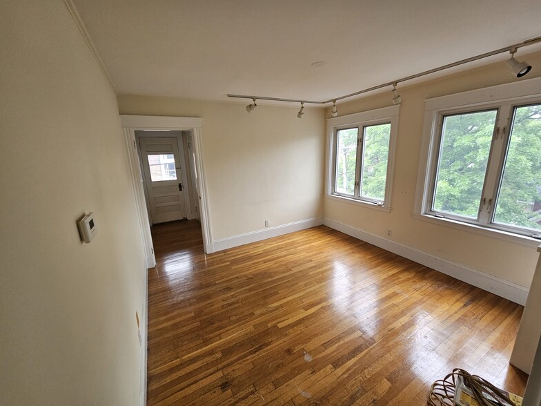 Building Photo - 19 Sartwell Ave