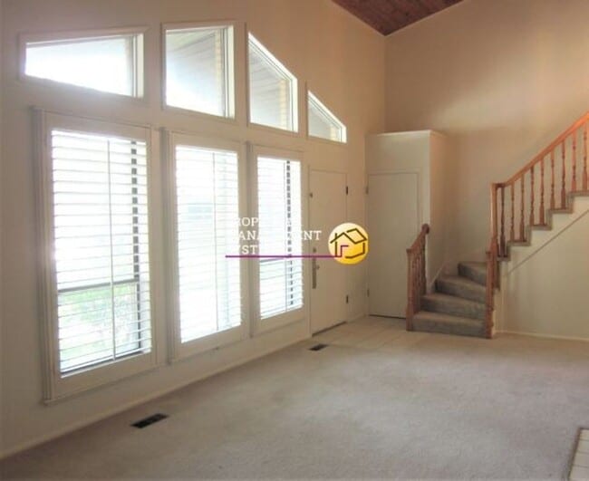 Building Photo - 3 Bedroom Twin Home in Sandy