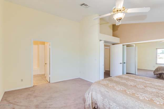 Building Photo - 4546 E Villa Theresa Dr