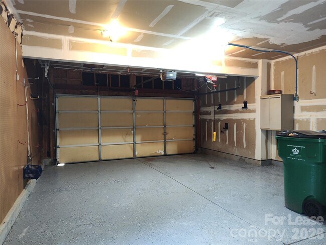 Building Photo - 4018 Manor House Dr