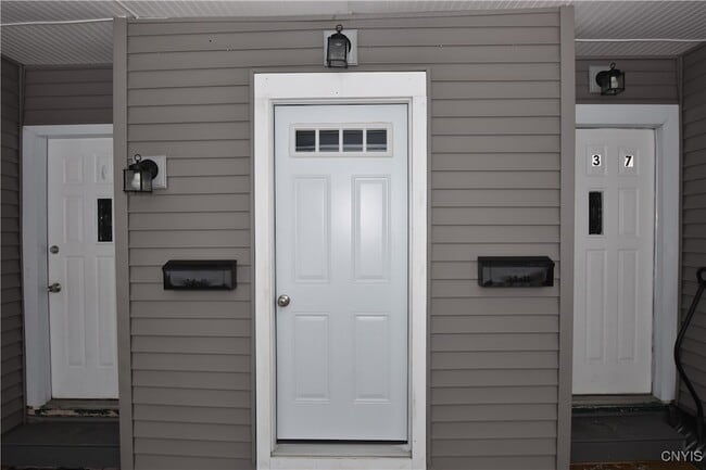 Building Photo - 137 Genesee St