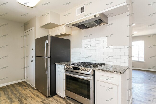 Building Photo - 1108 Coke Dr