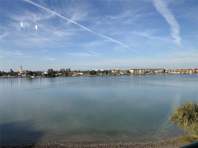 Building Photo - 8000 Sailboat Key Blvd S