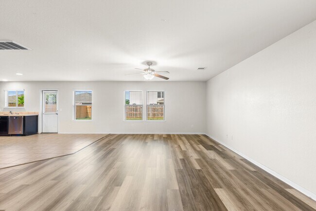 Building Photo - 15406 Grand Sage Dr