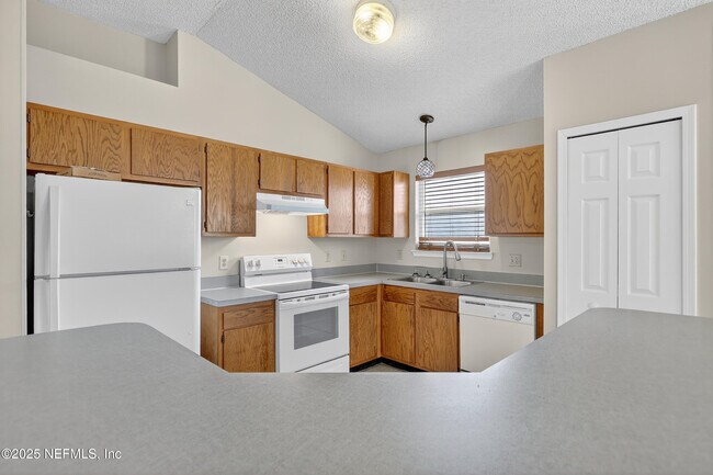 Building Photo - 12119 Cancun Dr