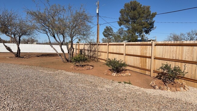 Building Photo - Fully Fenced Gorgeous Acre Property