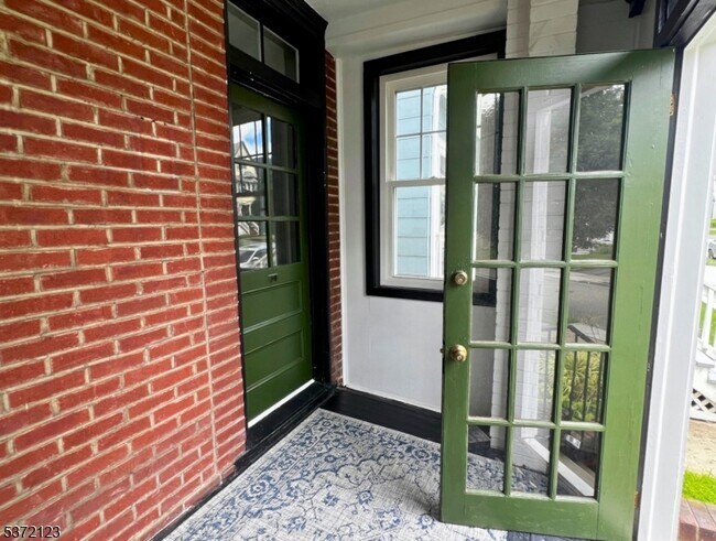 Building Photo - 60 Montague Pl