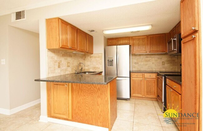 Building Photo - Gorgeous 2 Bedroom Condo At Finisterra!