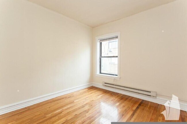 Building Photo - 1 bedroom in Chicago IL 60657