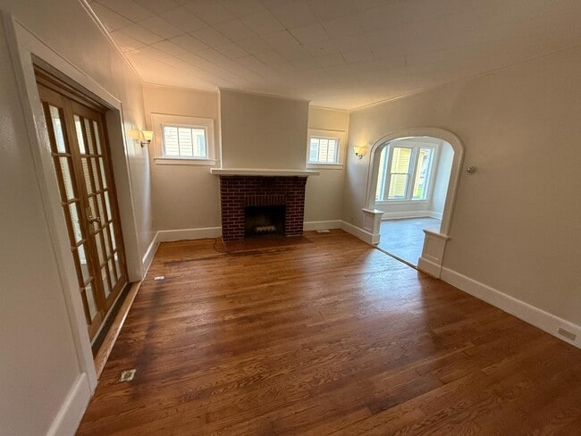 Building Photo - 103 Malcolm St