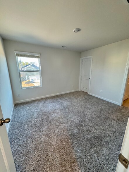 Building Photo - 4047 Armstrong Farm Dr