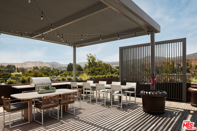 Building Photo - 299 E Thousand Oaks Blvd