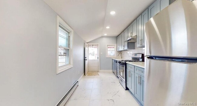 Building Photo - 132 Shaw Ave