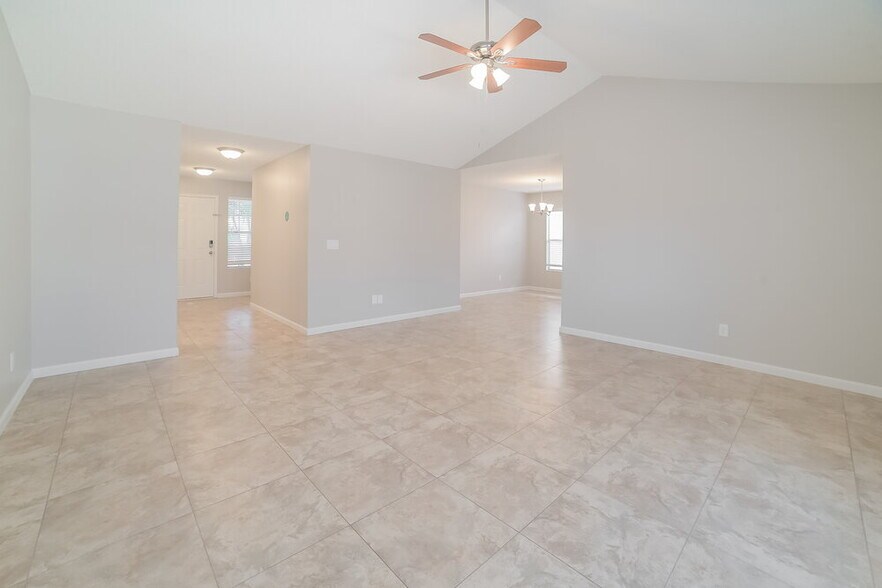 Building Photo - 10119 W Windsor Blvd