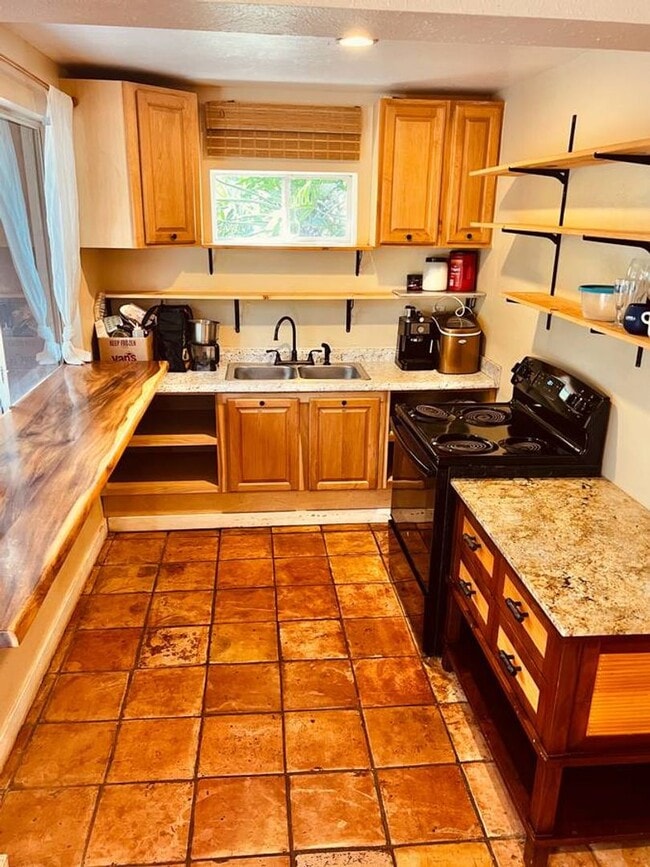 Building Photo - Spacious Haiku Home w/ Pool, Hot Tub, Lofts, Lanais, Ocean & Jungle Views