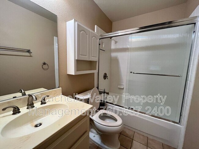 Building Photo - 40120 Sagewood Dr