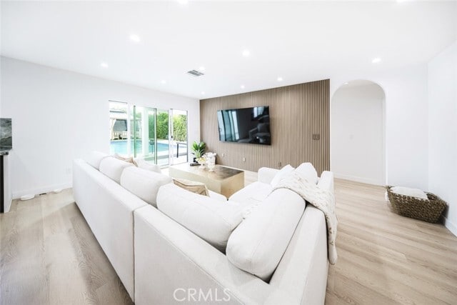 Building Photo - 7306 Farmdale Ave