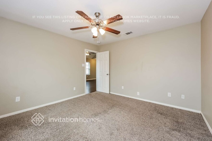 Building Photo - 2309 Brookview Dr