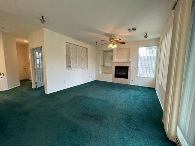 Building Photo - A Fabulous 3 Bedroom Home in Seven Hills