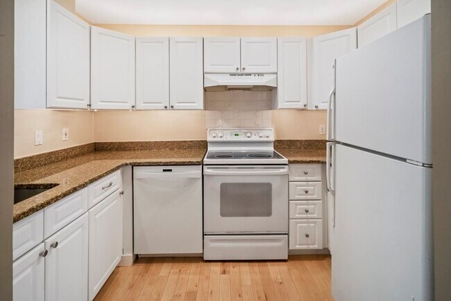 Building Photo - 39 Symphony Rd