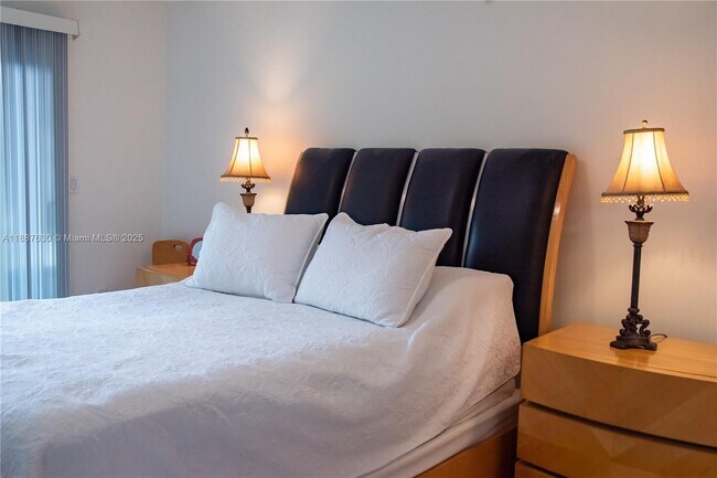 Building Photo - 17051 NE 35th Ave