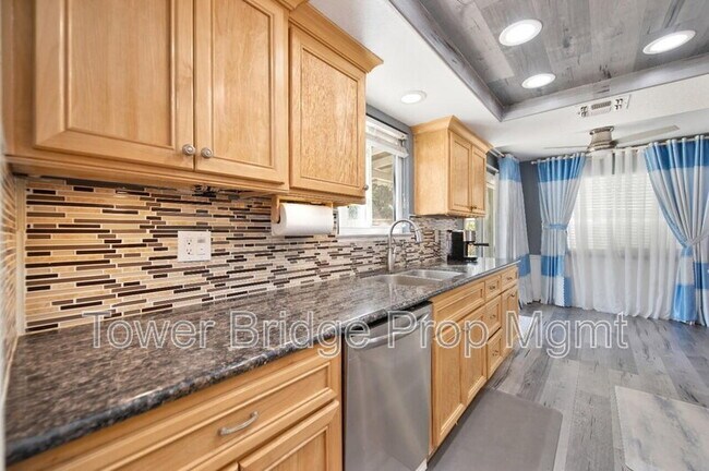 Building Photo - 8924 La Margarita Way