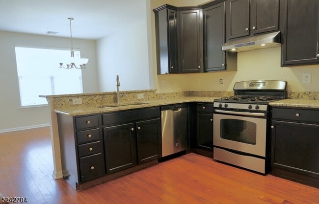 Building Photo - 604 Lopez Ln