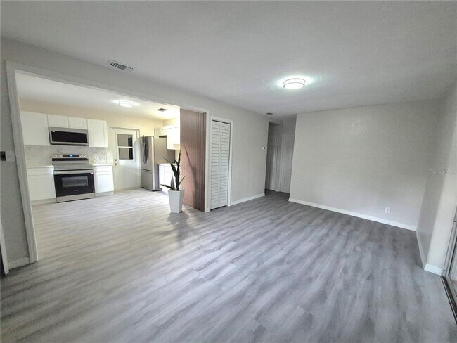 Building Photo - 618 Aurora St