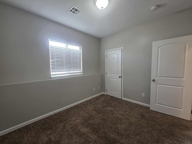 Building Photo - 404 Michaels Court