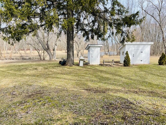 Building Photo - 14890 W Russell Rd