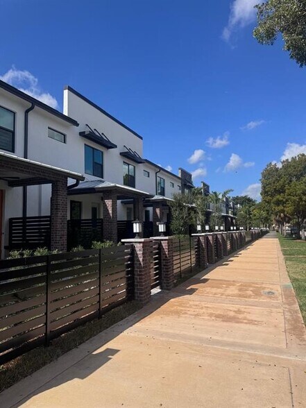 Building Photo - 750 NW 82nd Ter