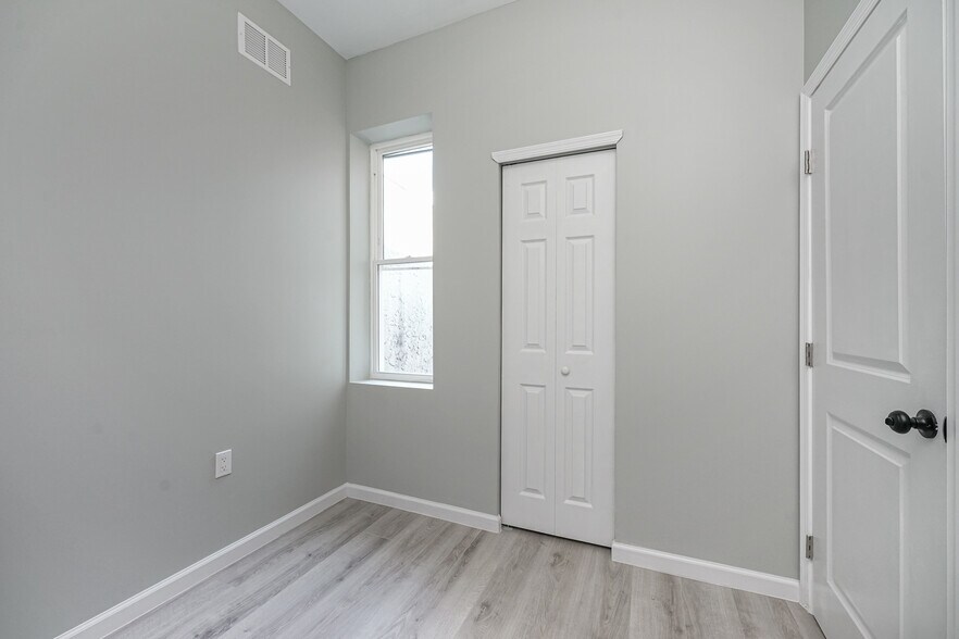 Building Photo - 1315 S 30th St