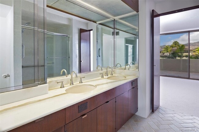 Building Photo - Esplanade on the water