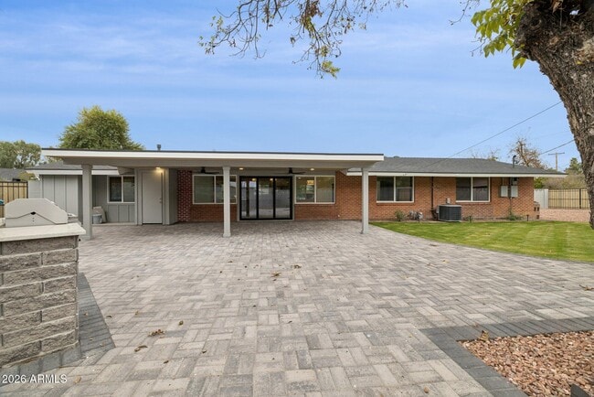 Building Photo - 1216 W Rovey Ave