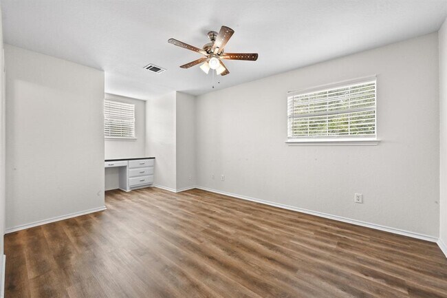 Building Photo - 201 Comanche Camp