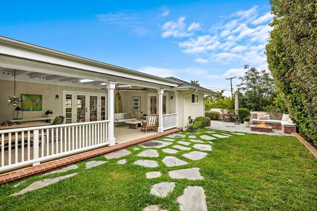 Building Photo - 806 S Ola Vista