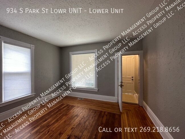 Building Photo - 934 S Park St